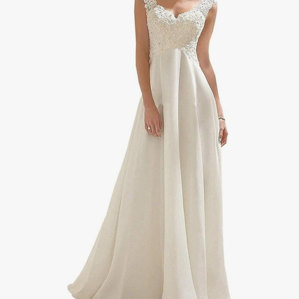 Elegant White Lace wedding Dress - Picture 3 of 10